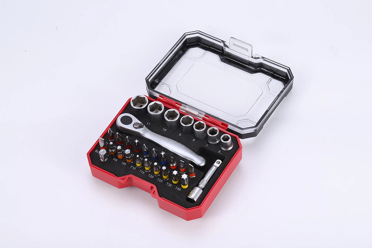 30個のラチェット＆ドライバービットセット