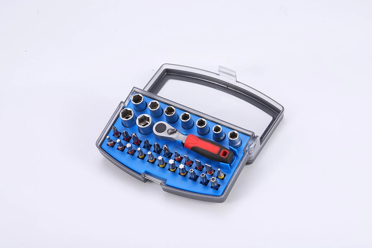 32個のソケットとラチェットビットセット