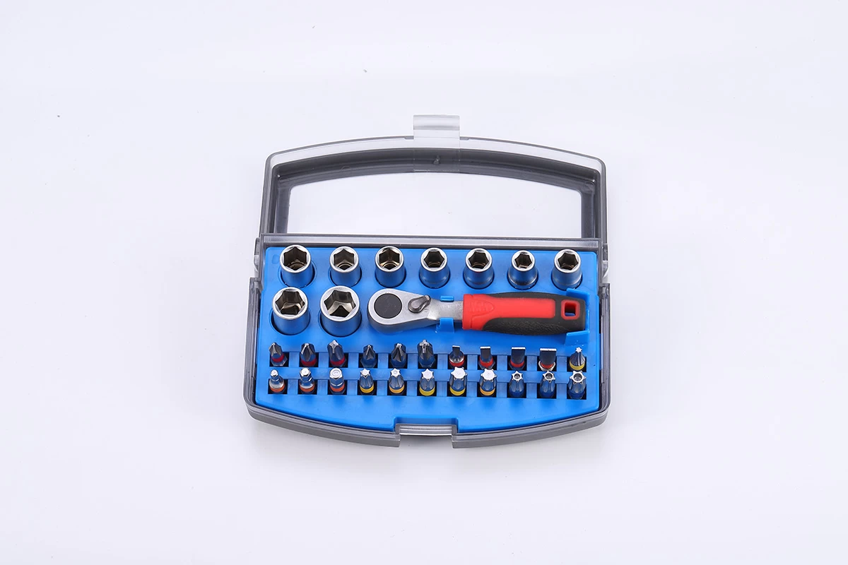 32個のソケットとラチェットビットセット